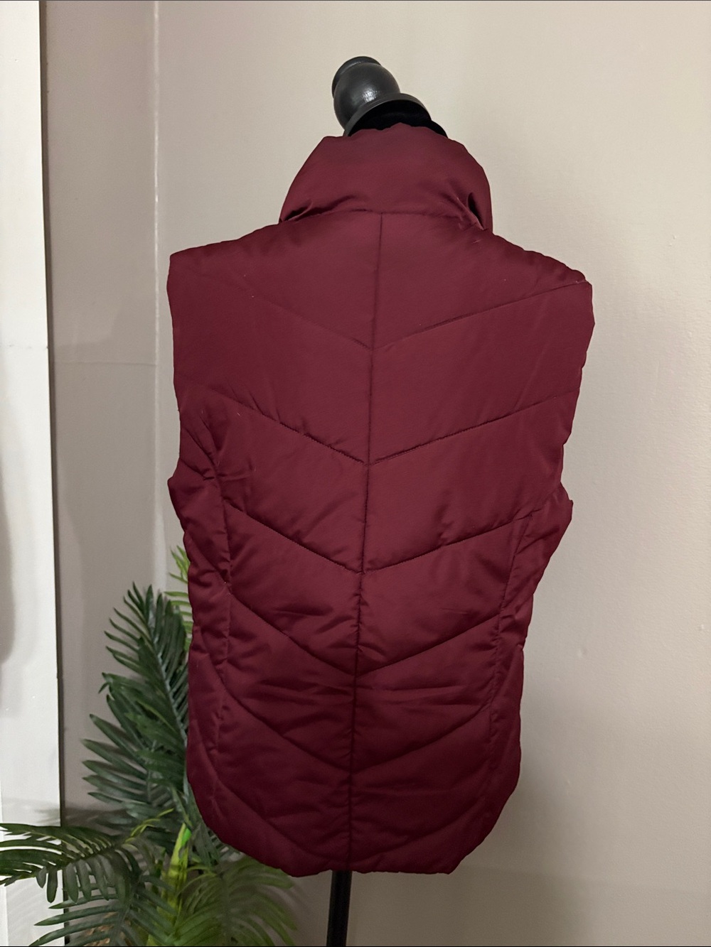 Cole Haan Quilted Puffer Vest - Burgundy women’s Small - Picture 5 of 12